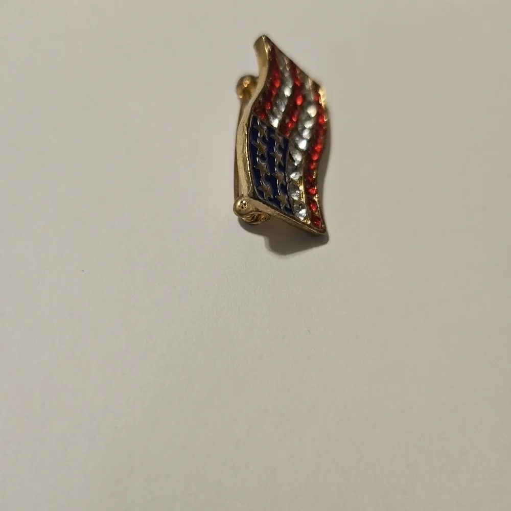 Vintage Rhinestone USA American Flag July 4 Patriotic GoldTone Brooch Pin - Picture 9 of 14